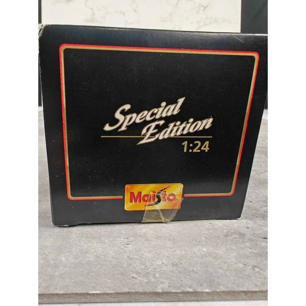 Maisto Diecast Ford Escape 1/24 Scale In Box NIB 1st Gen Special Edition SUV